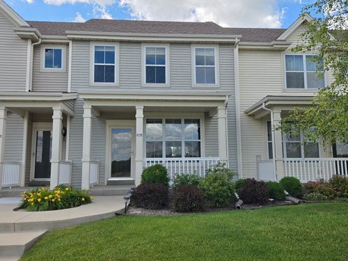 616 Hunter Oaks Blvd, Watertown, WI, 53094-7730 | Card Image