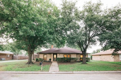 2409 Green Oaks St, Denton, TX, 76209-7945 | Card Image
