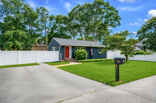 6 Malba Drive, Brookhaven, NY, 11967 | Card Image