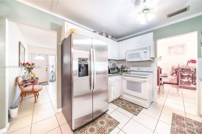 5803 Nw 85 Th Ter, House other with 2 bedrooms, 2 bathrooms and null parking in Tamarac FL | Image 10