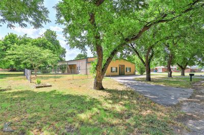 202 Archer Street, House other with 2 bedrooms, 2 bathrooms and null parking in Clyde TX | Image 3