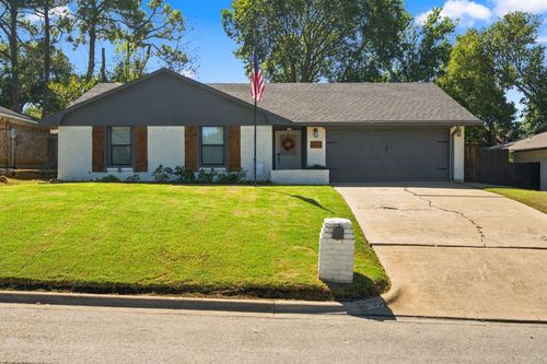 2205 Sierra Dr, Grapevine, TX, 76051-4815 | Card Image
