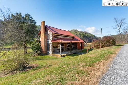 401 Old Field Creek Rd, Grassy Creek, NC, 28631-9251 | Card Image