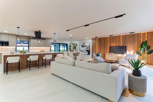 2415 Ne 35th Dr, Fort Lauderdale, FL, 33308-6346 | Card Image