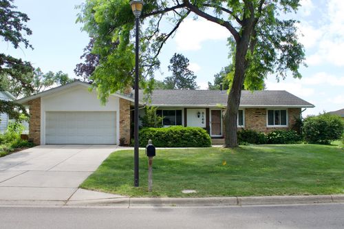 8166 Henslowe Ave S, Cottage Grove, MN, 55016-3147 | Card Image