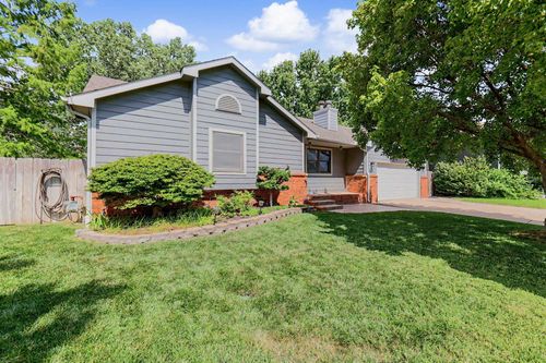 2735 S Carrwood Cir, Wichita, KS, 67215-1538 | Card Image