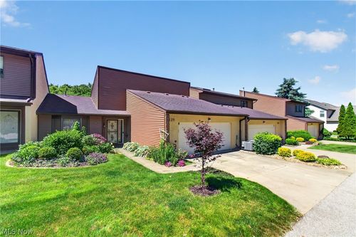 139 Mulberry Ln, Munroe Falls, OH, 44262-1095 | Card Image