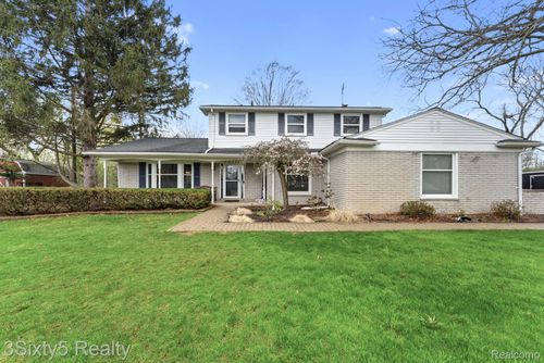 23577 W Newell Cir, Farmington Hills, MI, 48336-3065 | Card Image