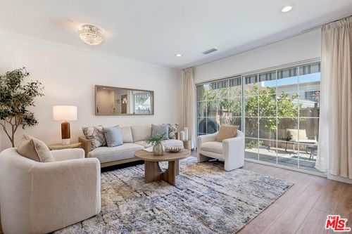 2-611 W 9th St, LOS ANGELES, CA, 90015 | Card Image