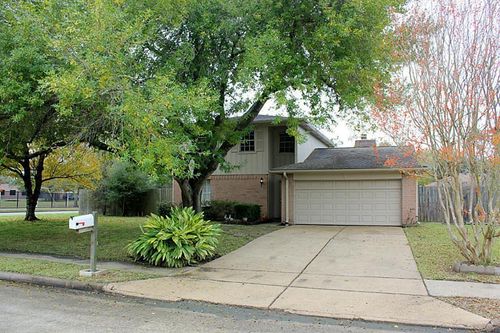 5614 Country Green St, League City, TX, 77573-3104 | Card Image