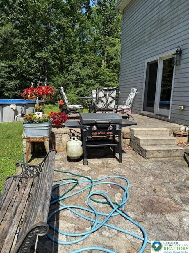 9155 N Loop Rd, House other with 5 bedrooms, 4 bathrooms and null parking in Slatington PA | Image 5