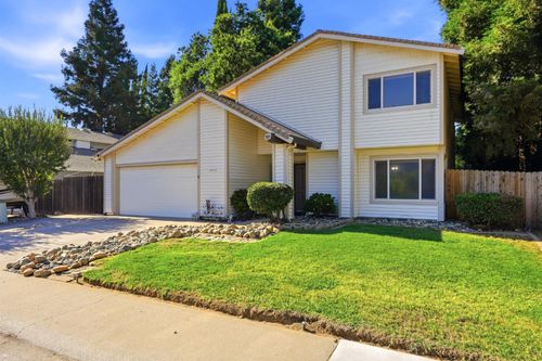 8929 Castle Park Dr, Elk Grove, CA, 95624-2747 | Card Image