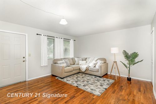 996 Athens St, Saginaw, MI, 48601-1466 | Card Image