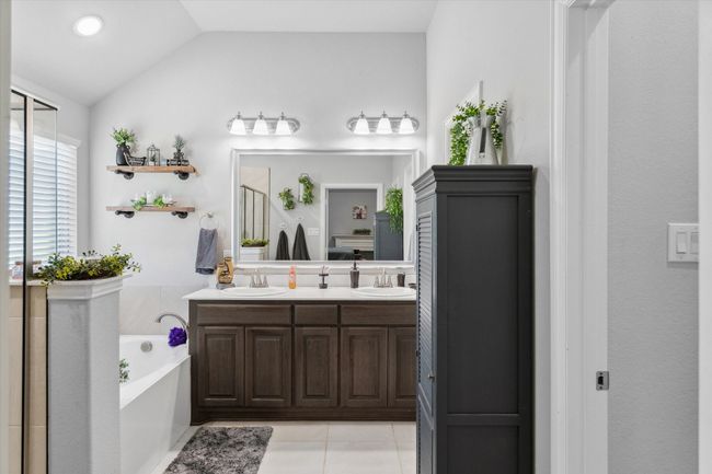 Master bathroom | Image 19