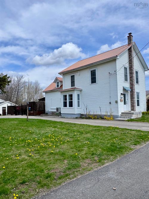 218 Main St, Berwick, NS, B0P1E0 | Card Image