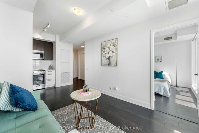 1110 - 215 Veterans Dr, Condo with 2 bedrooms, 2 bathrooms and 1 parking in Brampton ON | Image 8