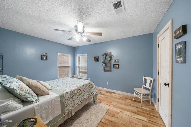 Oversized 3rd bedroom | Image 37