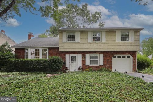 18 Lantern Ln, CHERRY HILL, NJ, 08002-1622 | Card Image