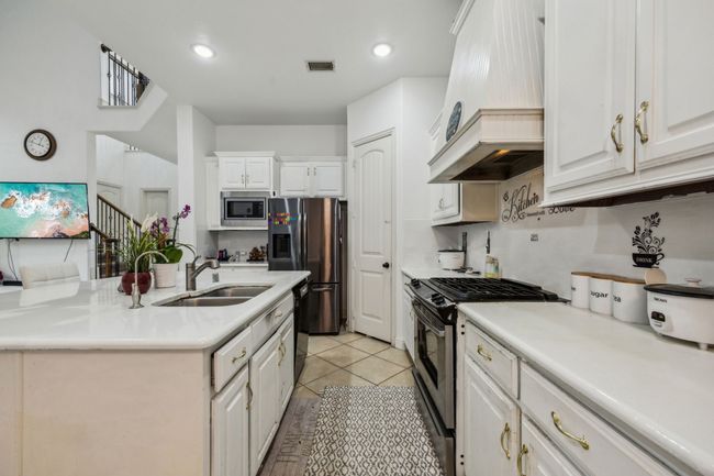 5005 Dominion Blvd, House other with 4 bedrooms, 3 bathrooms and null parking in Irving TX | Image 9