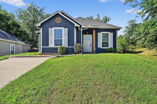 320 W Bond St, Denison, TX, 75020-2402 | Card Image