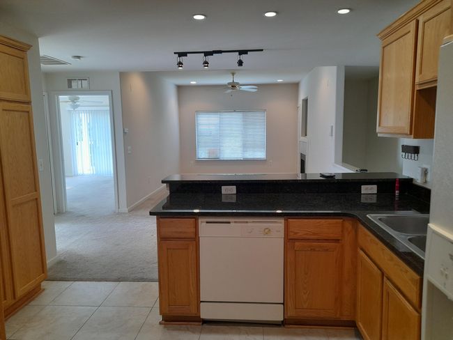 5812 Acorn Ln, Condo with 2 bedrooms, 2 bathrooms and null parking in Sterling Heights MI | Image 8