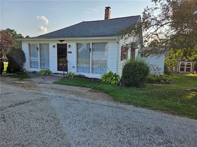 View of front of home featuring a shed and a front​​‌​​​​‌​​‌‌​‌‌​​​‌‌​​‌‌​‌​​​​​‌ yard | Image 1