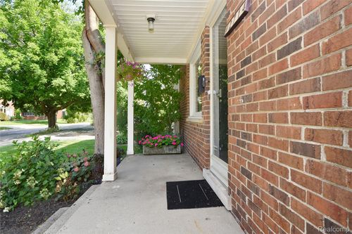 2714 Glenview Ave, Royal Oak, MI, 48073-3166 | Card Image