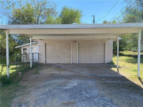 212 E Beech St, Tecumseh, OK, 74873-2012 | Card Image