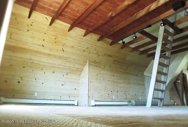 Living Area | Image 8