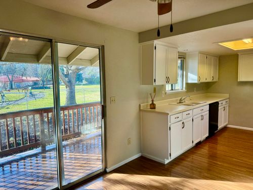 i-2-300 Shafer Ln, Jacksonville, OR, 97530-9666 | Card Image