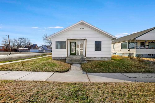 401 Broadway Ave N, Buhl, ID, 83316-1527 | Card Image