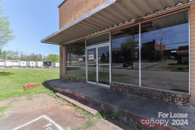 Front of building | Image 4