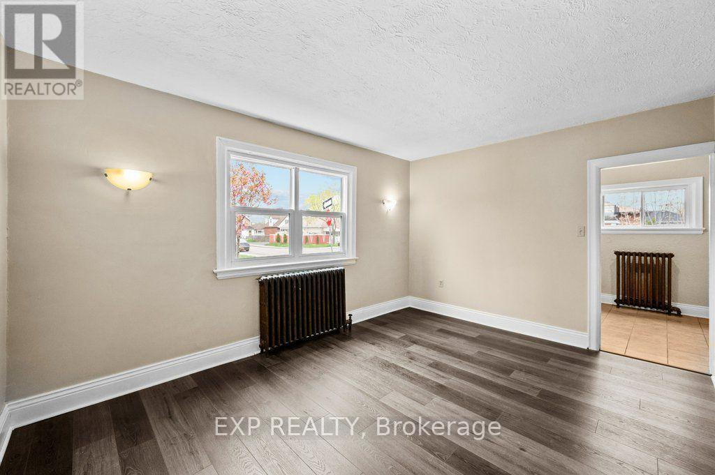 Residential Income in Hamilton (Crown Point) 4
