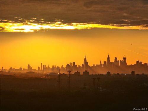 23o-27110 Grand Central Pkwy, Floral Park, NY, 11005-1223 | Card Image