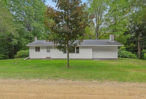 20686 Lakola Rd, Tustin, MI, 49688-8067 | Card Image