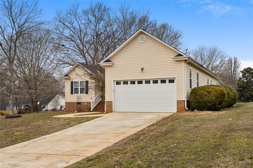 112 Jester Ct, Williamston, SC, 29697-2048 | Card Image