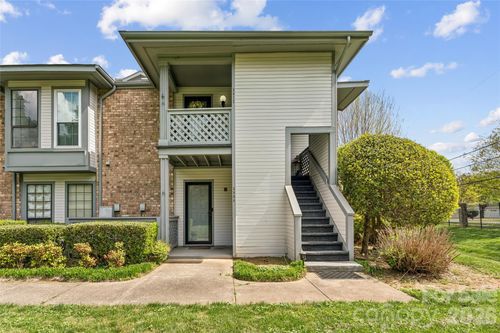 5812 Harris Grove Ln, Charlotte, NC, 28212-8320 | Card Image