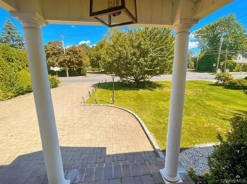 106 New Wilmot Rd, Scarsdale, NY, 10583-6132 | Card Image