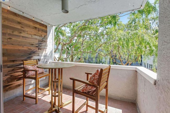 UNIT-212 - 325 Kitty Hawk Rd, Condo with 2 bedrooms, 1 bathrooms and 1 parking in Alameda CA | Image 16