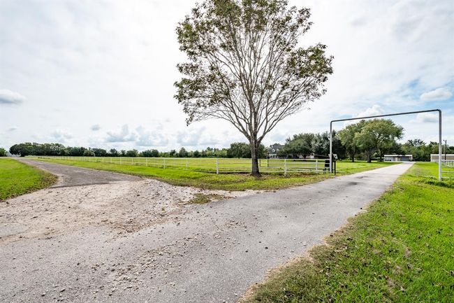 402 Cs Harmon Rd, Home with 4 bedrooms, 4 bathrooms and 2 parking in Hankamer TX | Image 41