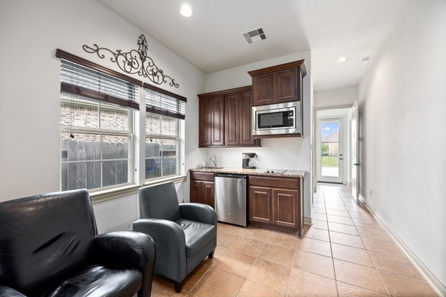 Another look at the first floor guest suite. | Image 27