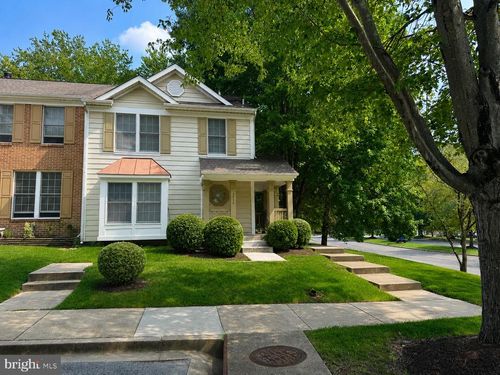 8518 Old Colony Dr S, UPPER MARLBORO, MD, 20772-5057 | Card Image