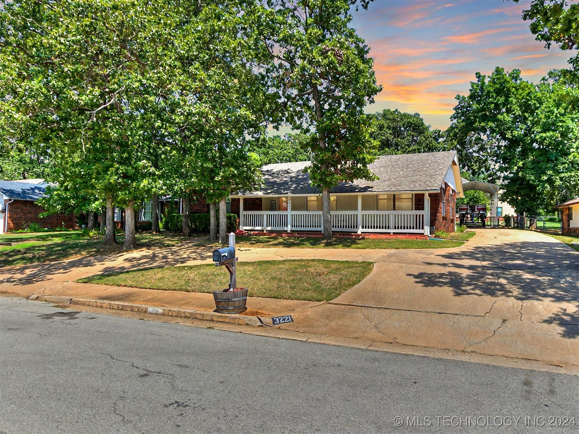 Bermuda Dr, Sand Springs, OK 74063