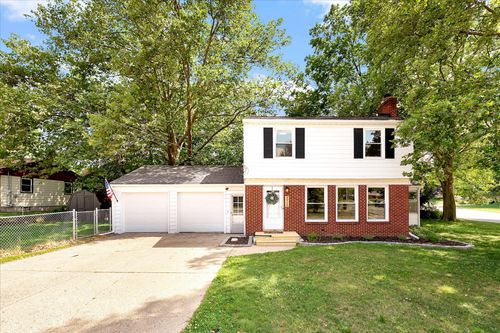 3958 40th St, Grandville, MI, 49418-2404 | Card Image