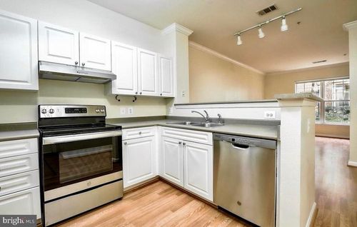 1103-3021 Nicosh Cir, FALLS CHURCH, VA, 22042-1233 | Card Image