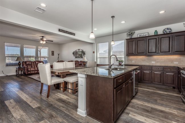 3236 Camden Creek Rd, House other with 4 bedrooms, 2 bathrooms and null parking in Krum TX | Image 17