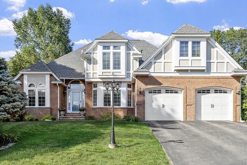 2 Tyler Ln, Middleton, MA, 01949-2482 | Card Image