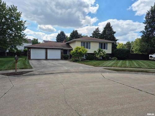 9 E 61st Ct, Davenport, IA, 52807-2961 | Card Image