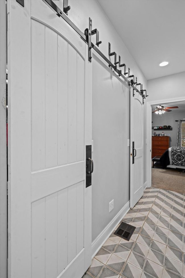 Master closets | Image 36