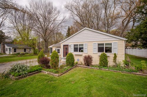 7203 Aspen Rd, Lexington, MI, 48450-8802 | Card Image